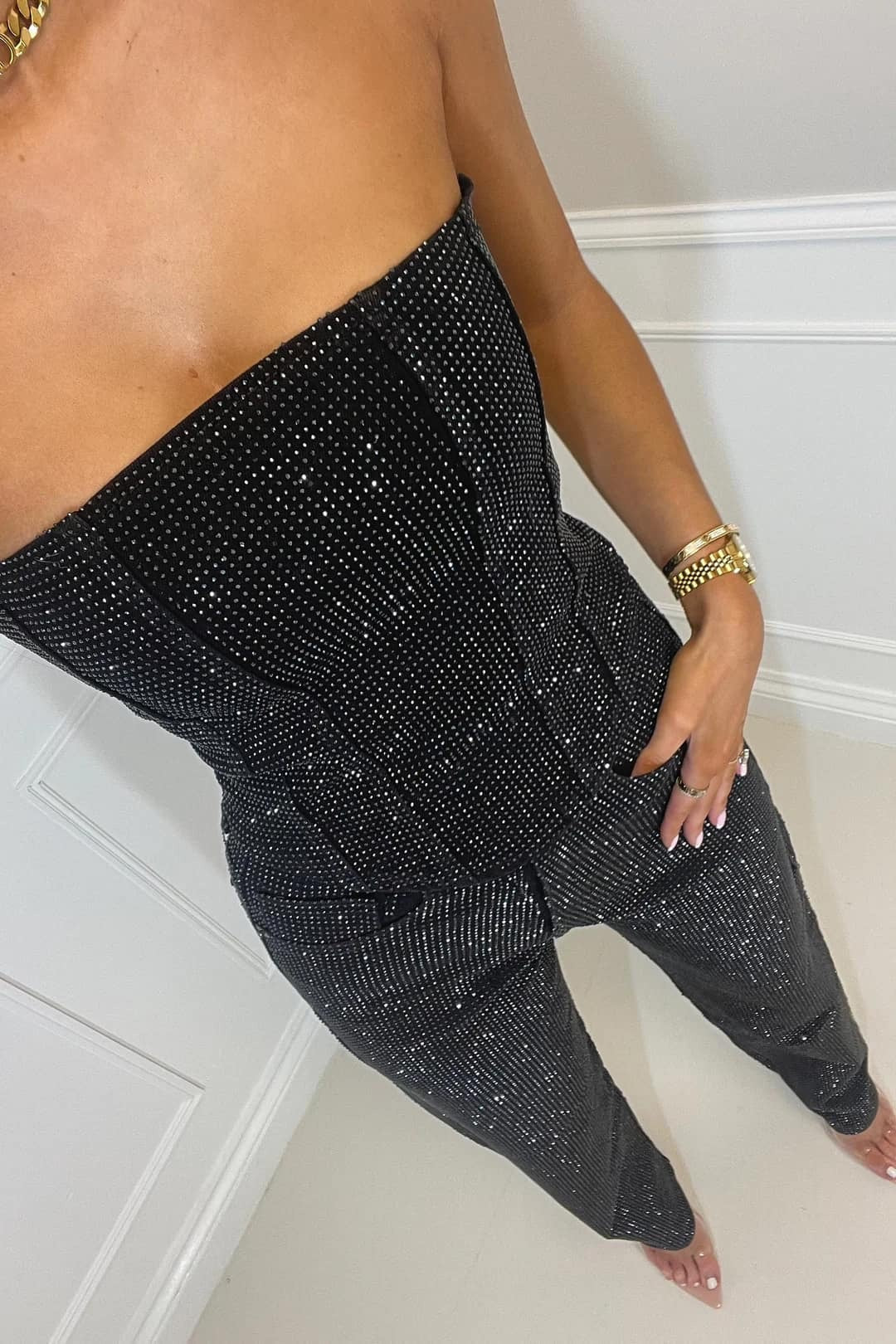 Completo elegante da donna con paillettes, top strapless e pantalone a vita alta, due pezzi da sera - foto 7