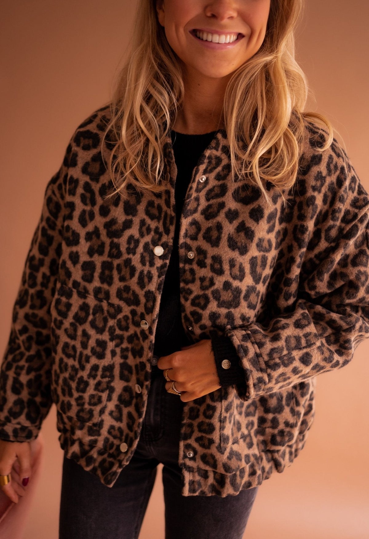 Giacca da donna animalier oversize, leggera e da mezza stagione - Stampa leopardata