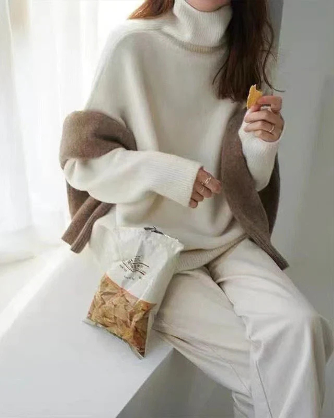 Maglione dolcevita da donna in misto cashmere, morbido e leggero a maniche lunghe - Bianco