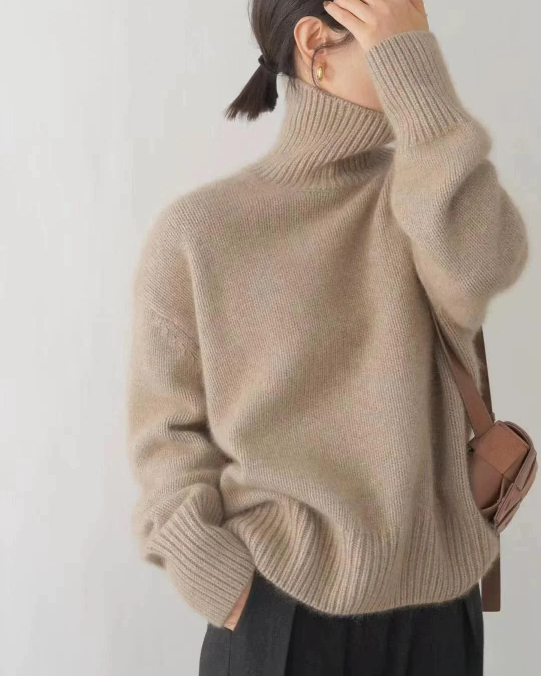Maglione dolcevita da donna in misto cashmere, morbido e leggero a maniche lunghe - Kaki