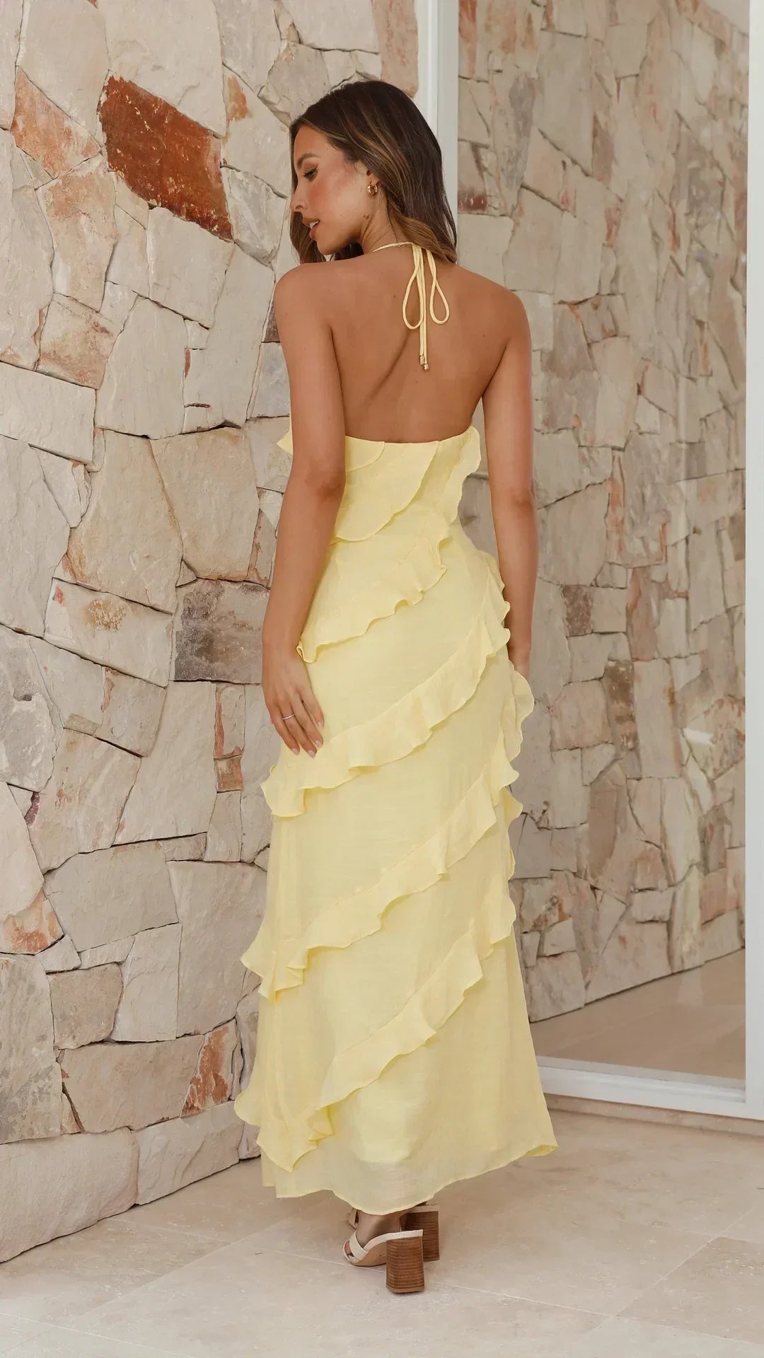 Vauje | Maxi abito elegante con scollo all'americana e volant