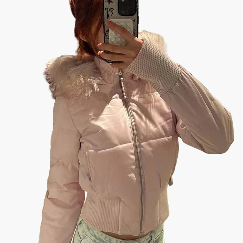 Giacca invernale trapuntata da donna con cappuccio e pelliccia, modello corto - foto 4