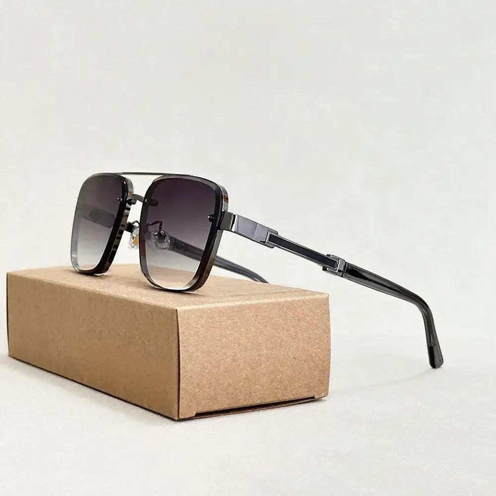 Occhiali da sole aviator con lenti sfumate, montatura in metallo e protezione UV400 - Grigio